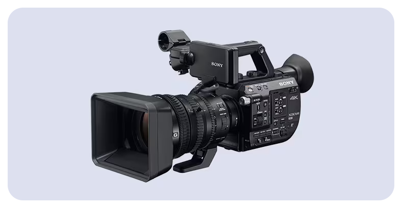 Sony E PZ 10-20mm F4 G Lens mounted on sony professional camera